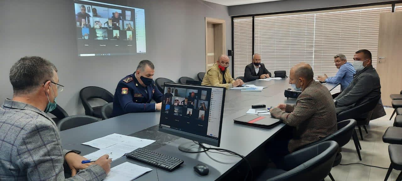 Prefekti i Qarkut Vlorë zhvilloi një takim me antarët e Komisionit të Mbrojtjes Civile në Qarkë.