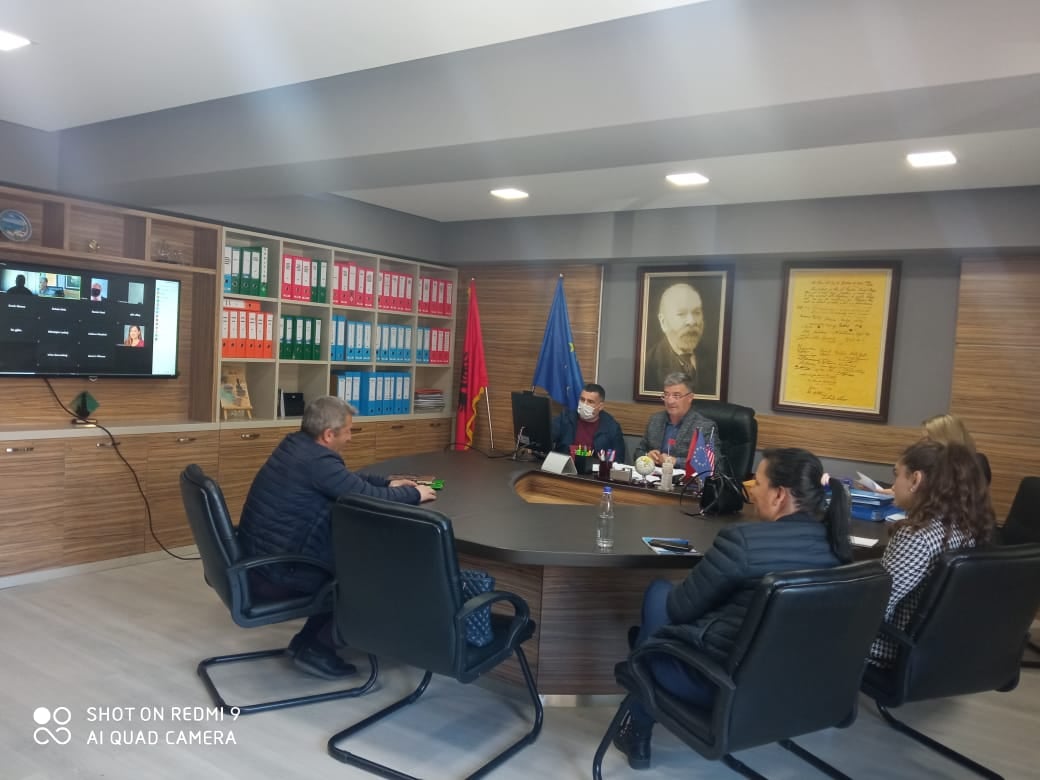 Prefekti i Qarkut Vlorë zhvilloi online mbledhjen e radhës së Këshillit të Basenit Ujor Vjosë