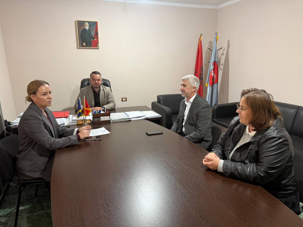 Vizita e Prefektes Evis Allushi në Selenicë: Fokusi te Zbatimi i Programit Qeveritar