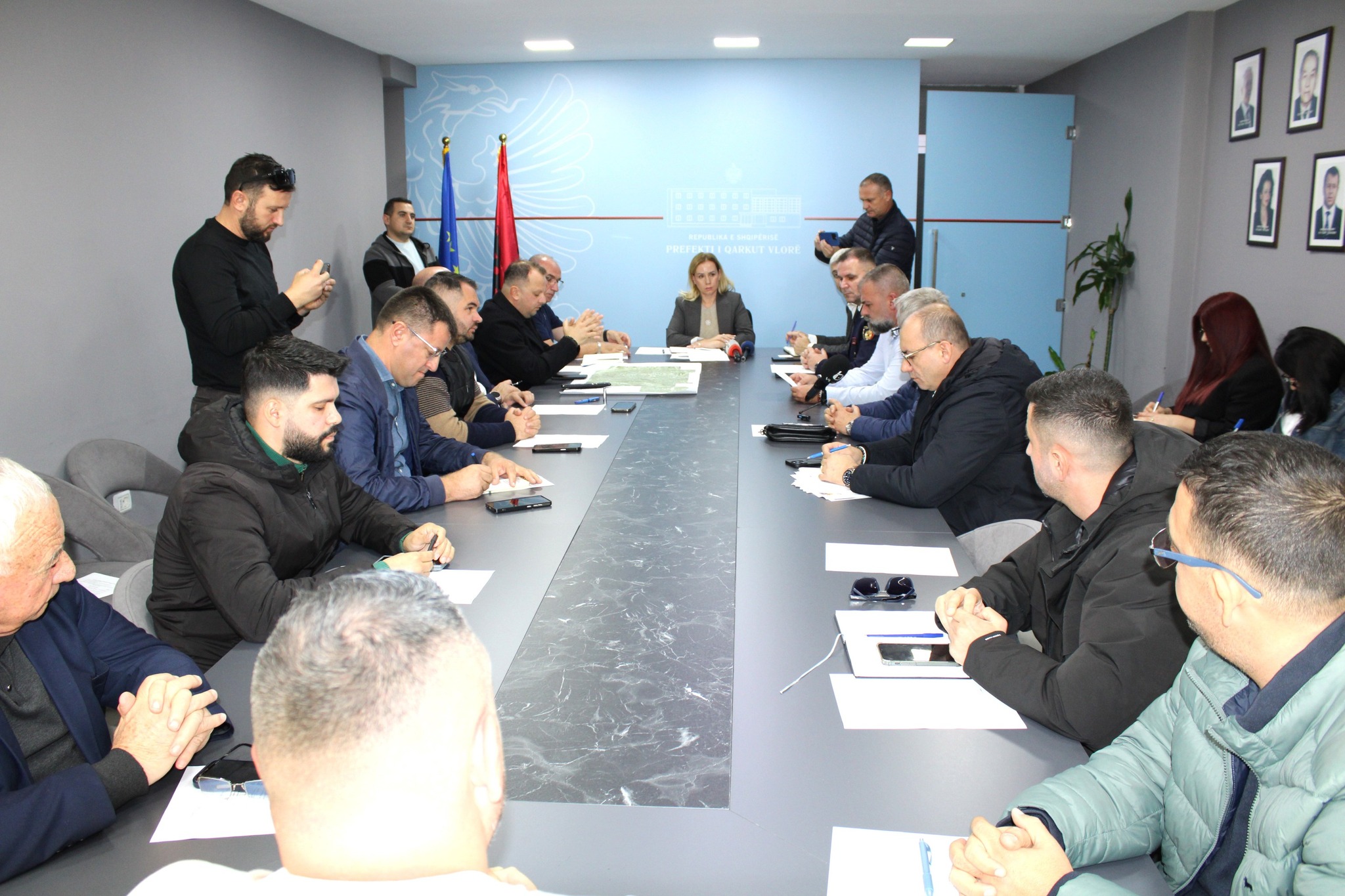 Mbledhje e Emergjencave Civile në Qarkun Vlorë: Masat Parandaluese ndaj Përmbytjeve