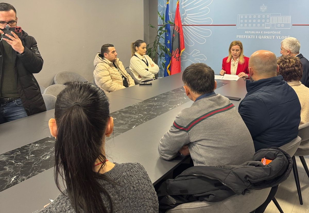 Prefektja e Qarkut Vlorë, znj. Evis Allushi, takim me përfaqësuesit e medias