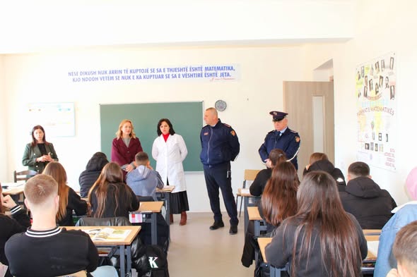 Vizitë monitoruese në gjimnazin “Halim Xhelo” në kuadër të Paketës së Sigurisë në Shkolla