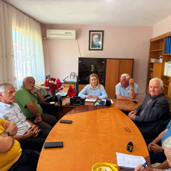 Takim koordinues me drejtuesit e institucioneve në Sarandë